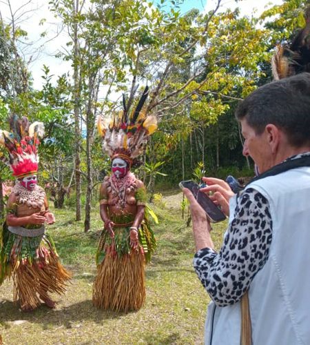 Hagen Women in Traditional Attire Dancing with Tourist Cropped450 Hagen Women in Traditional Attire Dancing with Tourist Cropped450