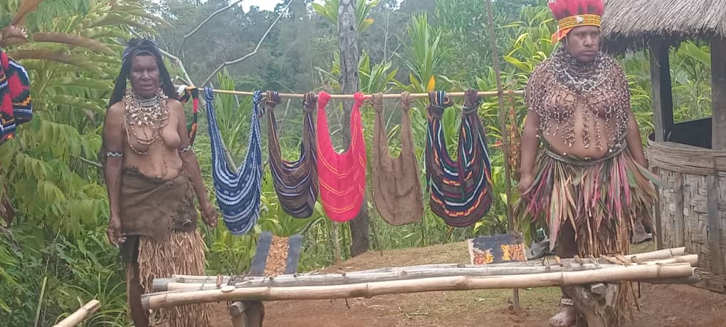 PNG Bilums with 2 Women Traditional Dressing Show