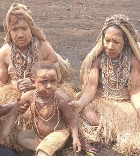 PNG Boy and 2 Women in Traditional Dress cropped PNG Boy and 2 Women in Traditional Dress cropped